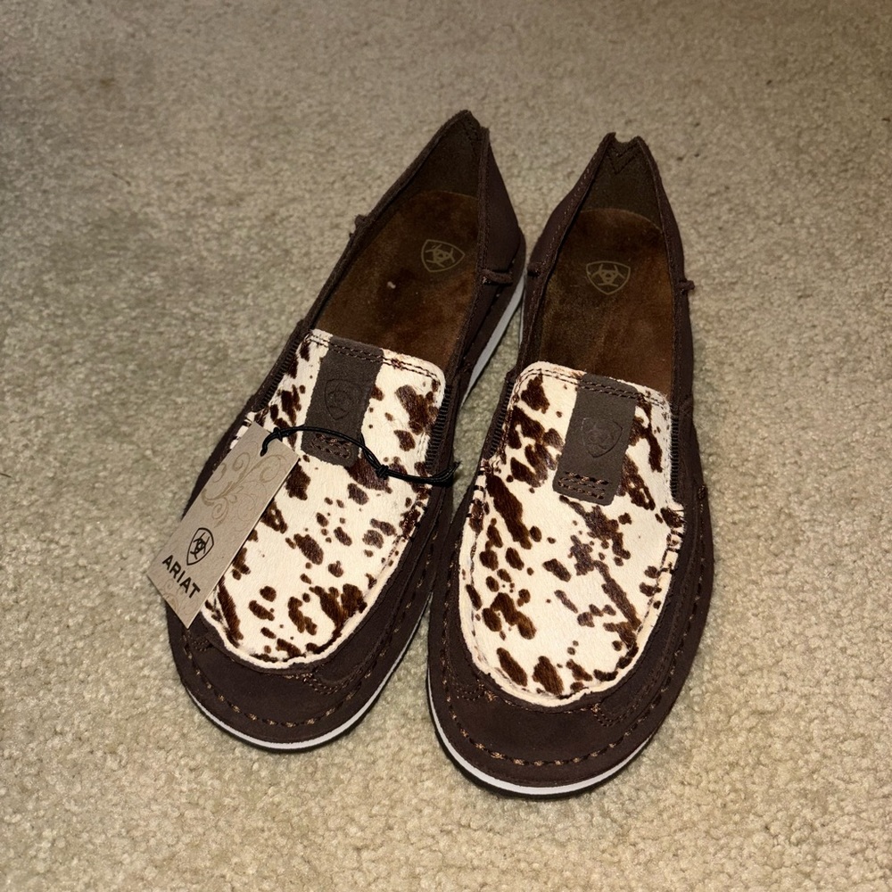 Ariat cow print Crusier’s BRAND NEW! 🤎🐄 Women’s size 7